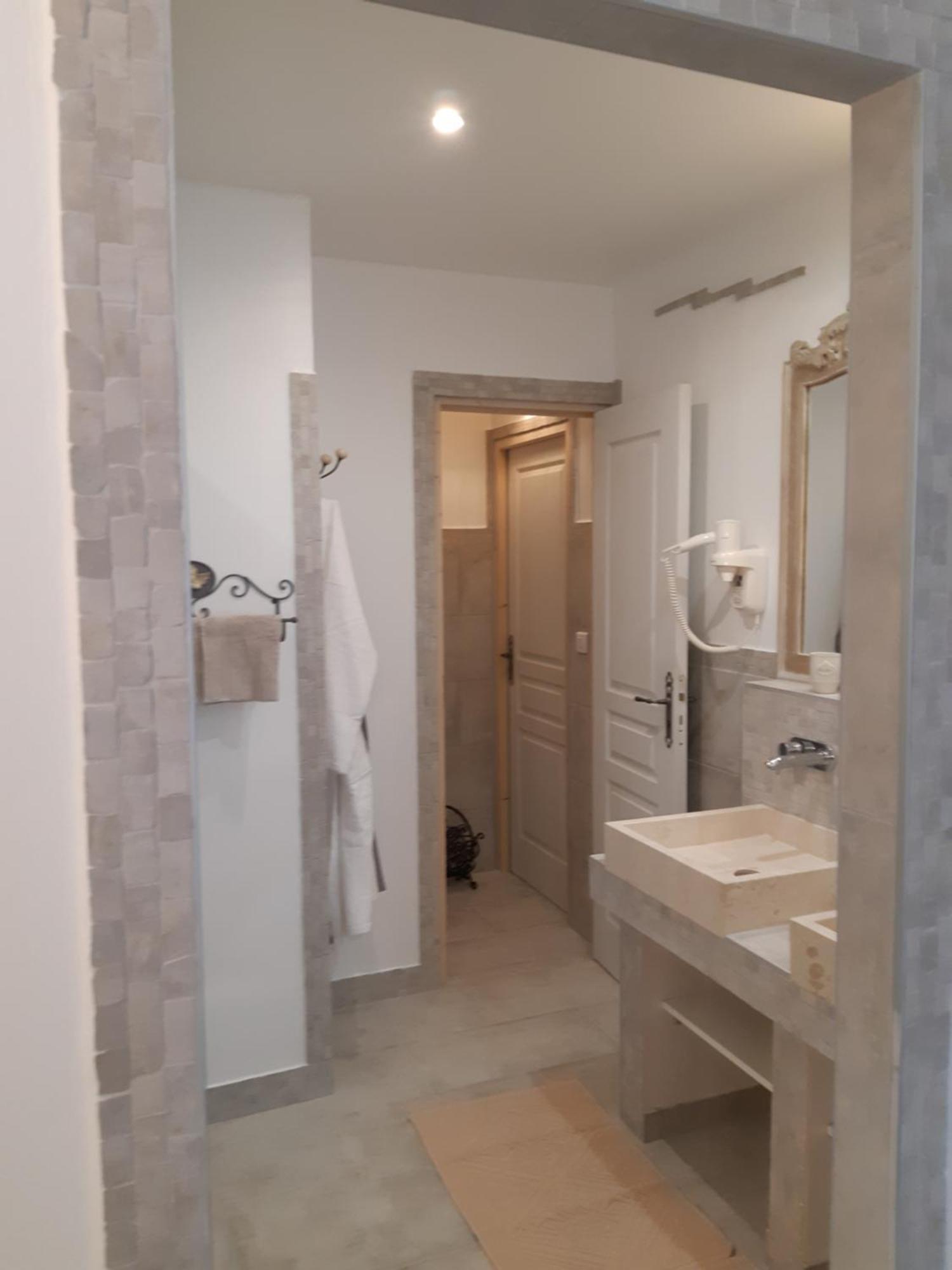Les Chambres Manon - Piscine, Spa, Tennis Belcodene Rum bild